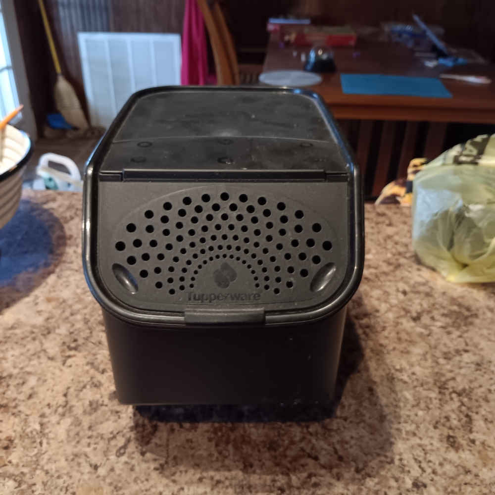 Tupperware Black5 Pd Potato Keeper